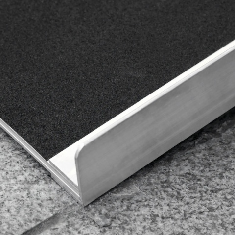 Podjazd dla wózków inwalidzkich rampa wjazdowa składana